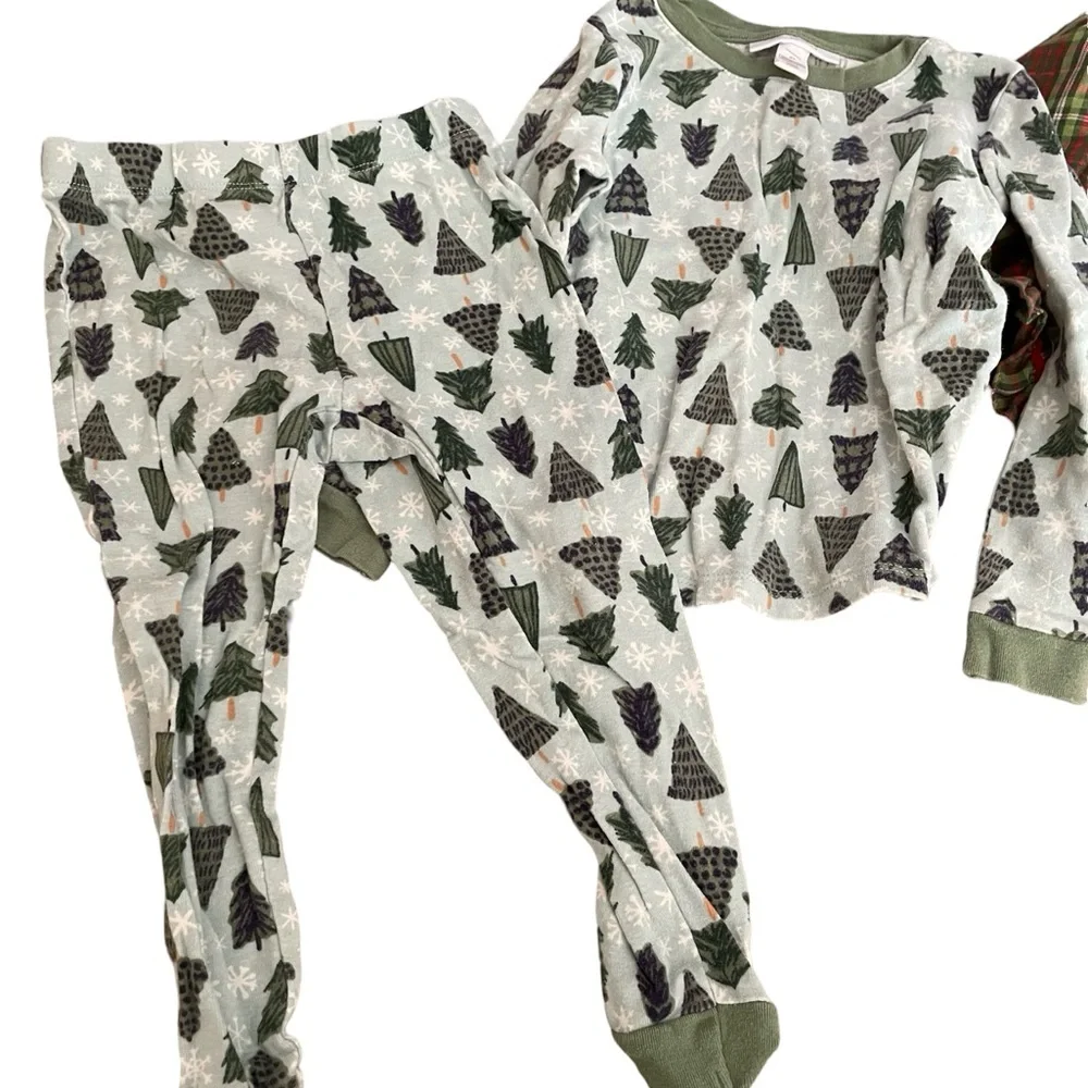 Bundle of 5 girls holiday pajama items 3-4T - Picture 5 of 5